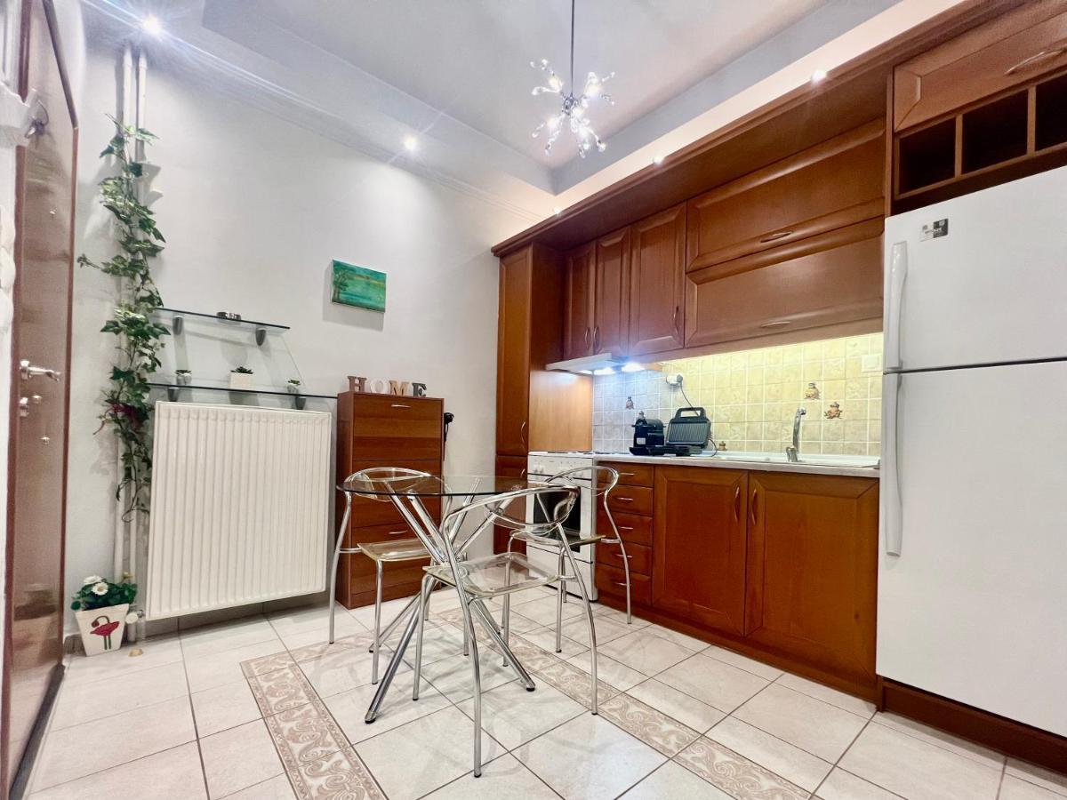 Elegant Downtown Retreat Apartment Kalamata Exterior photo