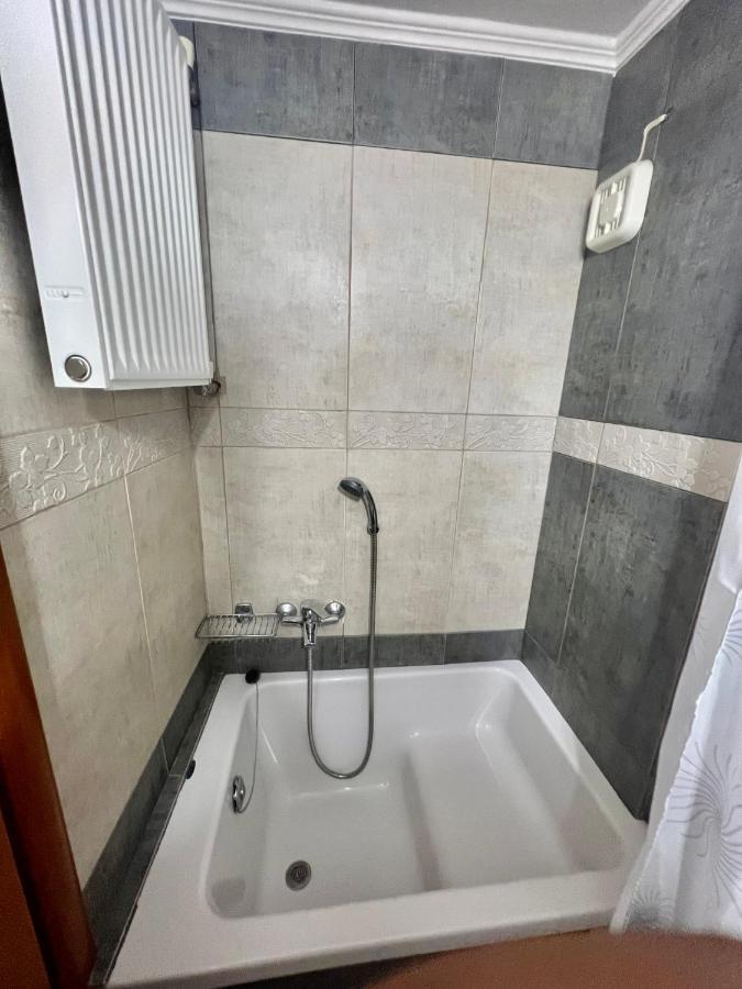 Elegant Downtown Retreat Apartment Kalamata Exterior photo